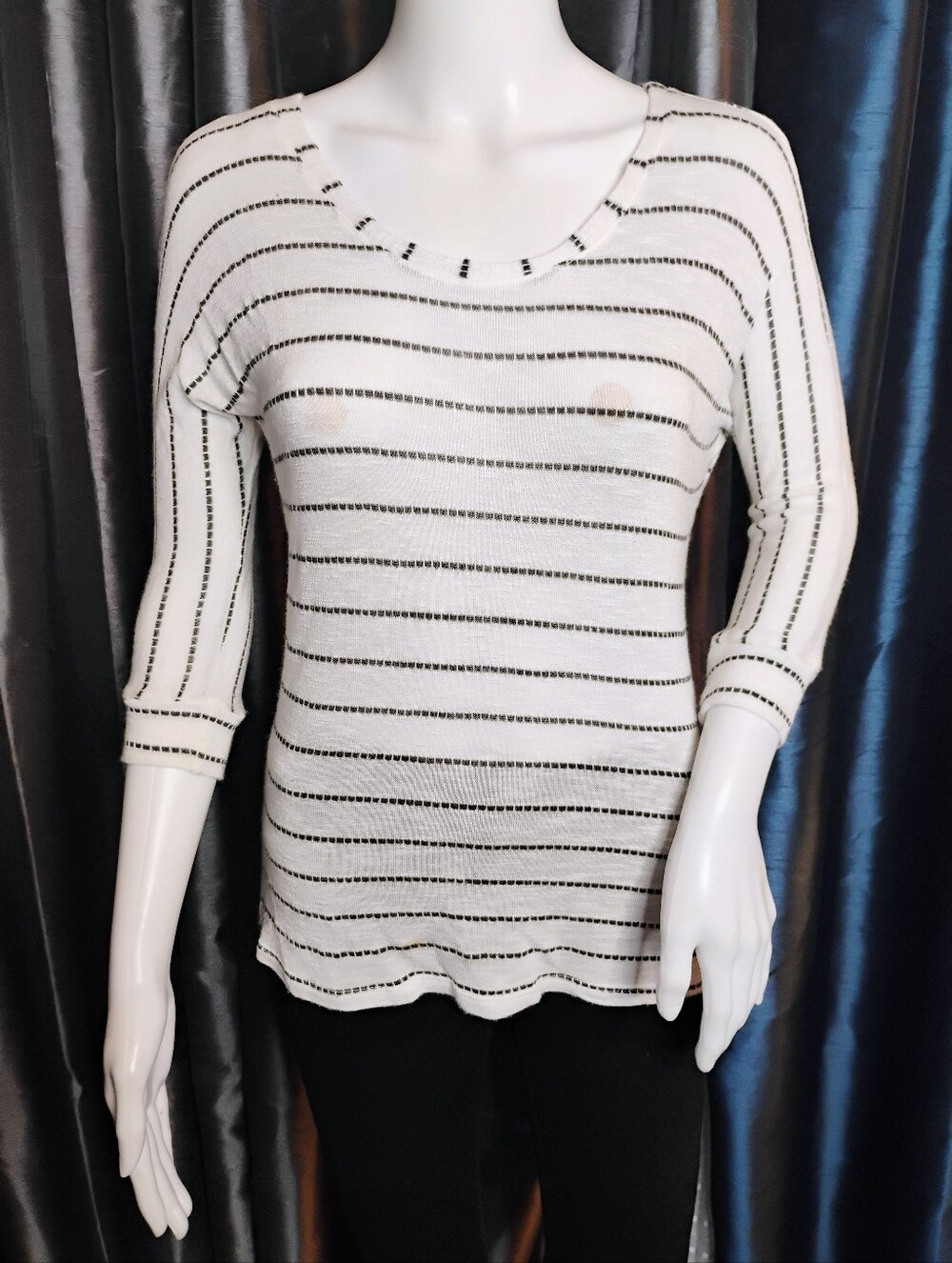 Women’s White Stripe Lightweight Knit Top